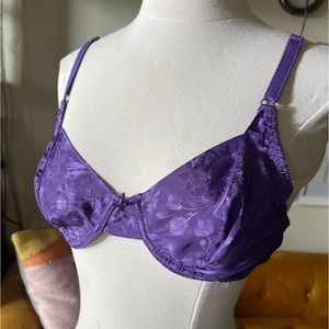 Vintage Y2k satin purple bra
#36B
